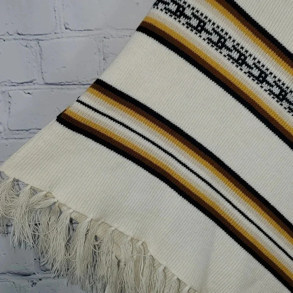 Vtg 70s Ethnic Fringed Mexican Boho Hippie Poncho Sweater Cape Jacket Blanket - Picture 3 of 10